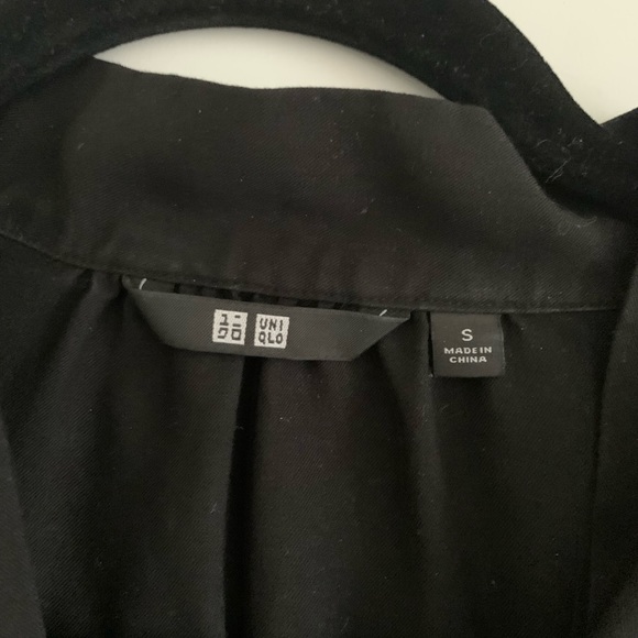 Black blouse with tie - Picture 2 of 4